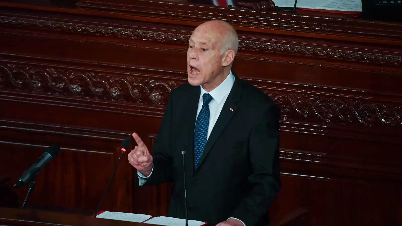 أزمة "اتحاد الشغل".. الرئيس التونسي يهاجم "ألسنة السوء"