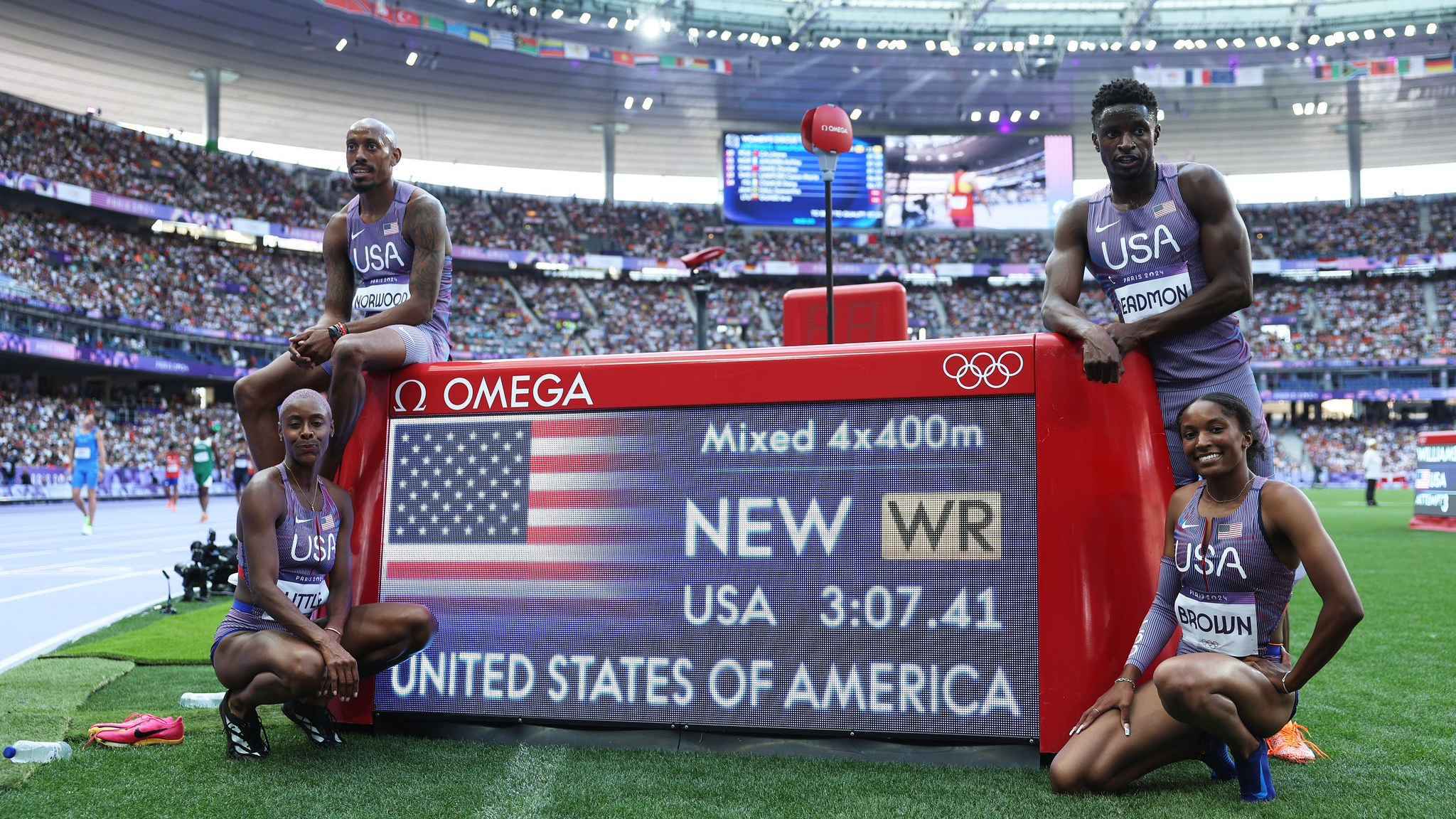 أمريكا تحطّم الرقم القياسي العالمي للتتابع المختلط  4 في 400 متر لألعاب القوى