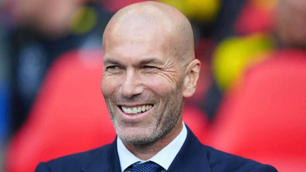 صحيفة تكشف موعد الإعلان عن تعيين زين الدين زيدان مدربا لمنتخب فرنسا