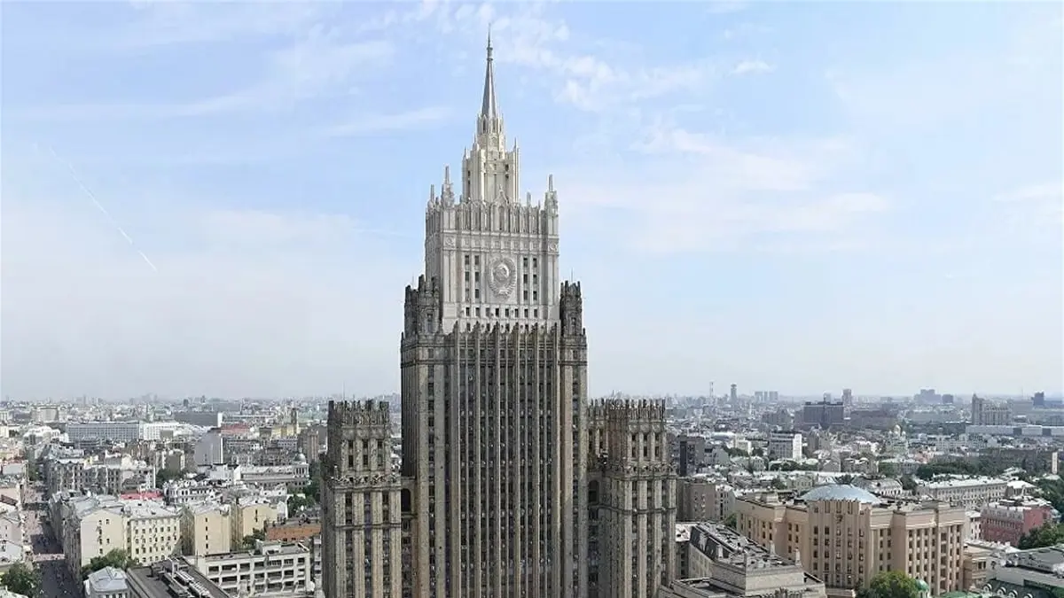 روسيا تعتزم استدعاء سفير لندن احتجاجا على "دخول" مدمرة بريطانية مياهها الإقليمية