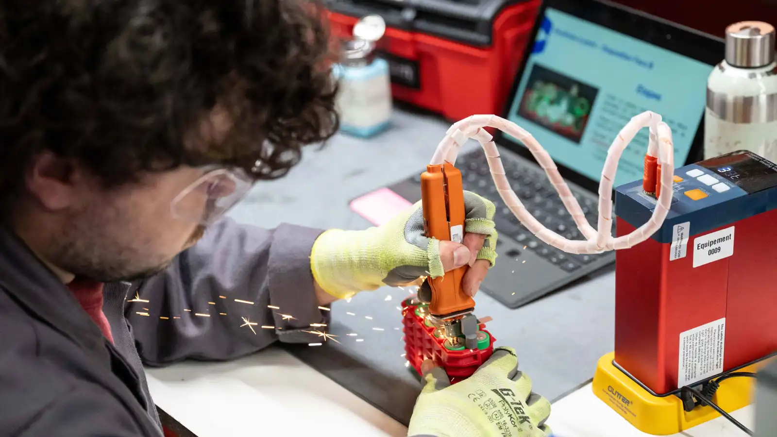 تتفوق على نظيراتها.. بطاريات الحالة الصلبة ثورة في عالم الطاقة