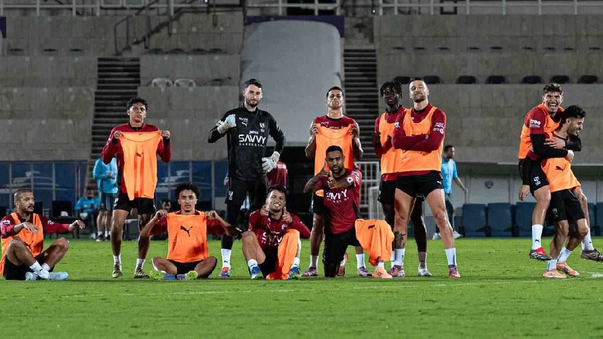 الهلال السعودي يستقر على "بديل بونو" أمام الشارقة 