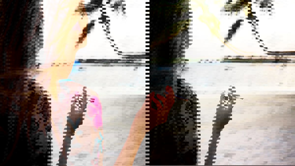 فرنسا تحظر التدخين على الشواطئ وفي الحدائق العامة