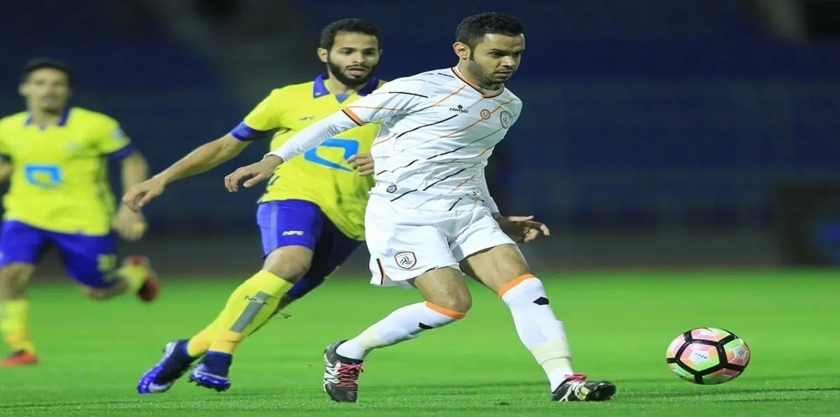 عبدالله الأسطا يكشف موقفه من البقاء مع نادي الشباب السعودي