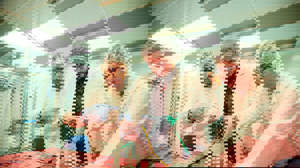 إطلاق أول قمر صناعي أردني مصغر للفضاء (فيديو)