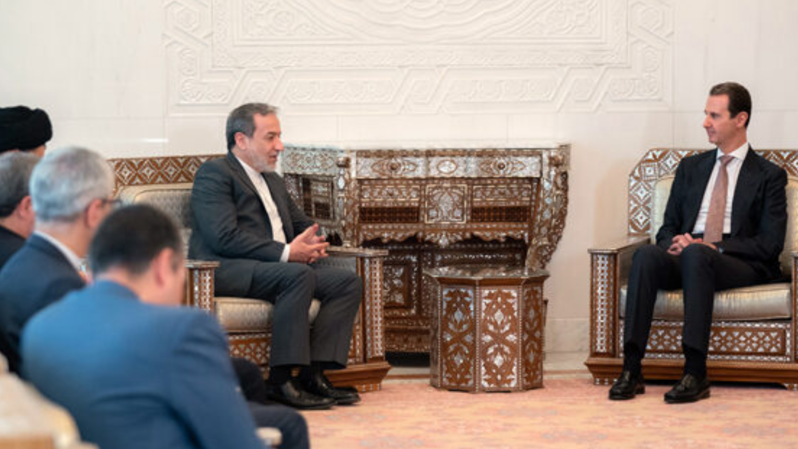 كشف كواليس اللقاء الأخير بين عراقجي و بشار الأسد