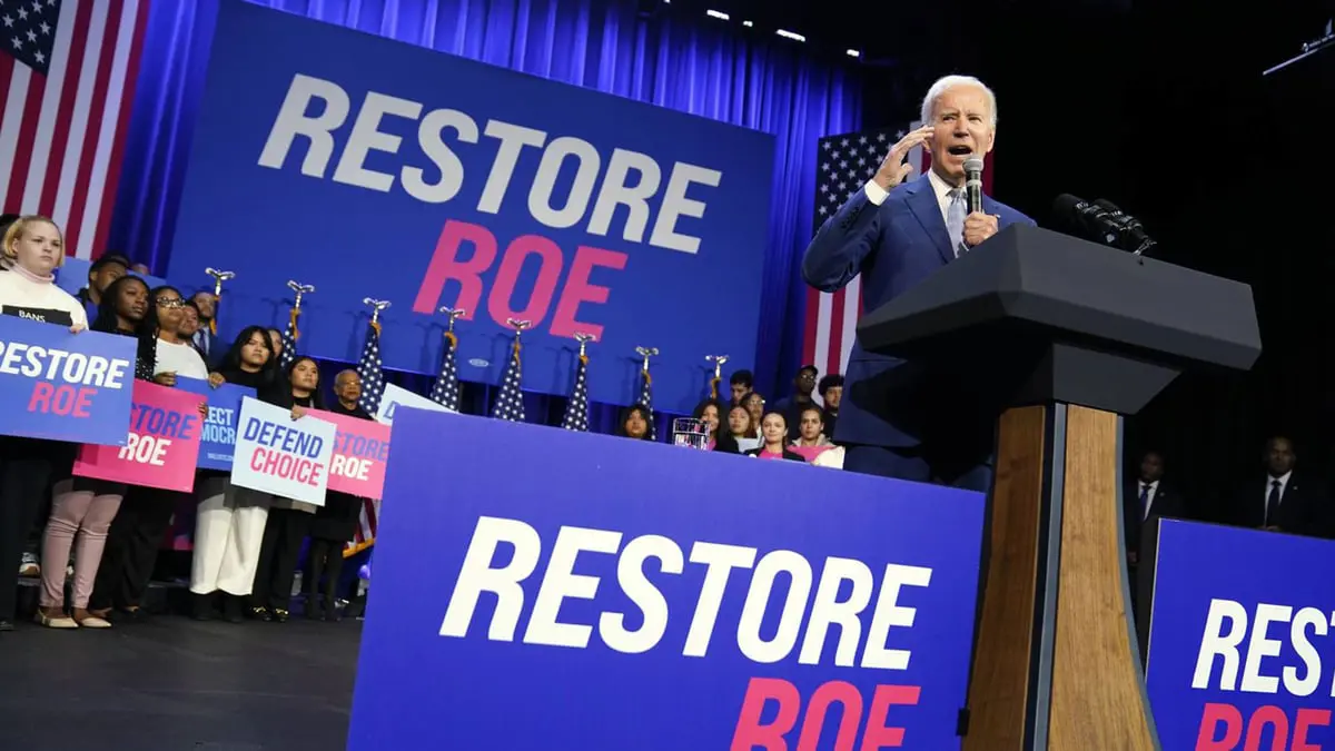 بايدن يوقع مرسوما يوسع الحصول على وسائل منع الحمل 
