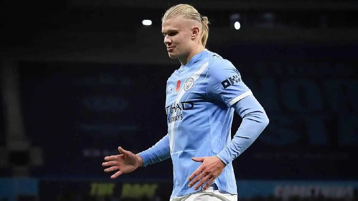 بعد أن كرر احتفاله الأيقوني.. تعليق ساخر من نجم ليفربول بشأن هالاند