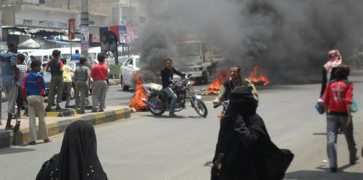 اليمن.. نجاة مسؤوليْن محلييْن في تعز من انفجار عبوة ناسفة