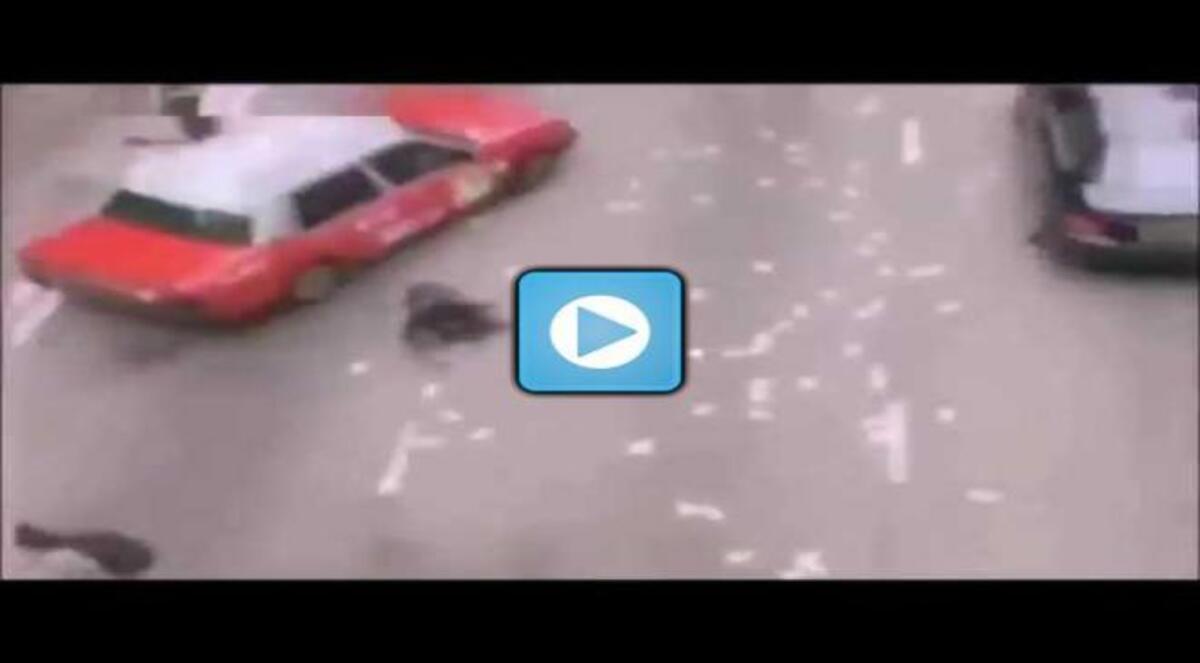 سماء "هونغ كونغ" تمطر دولارات