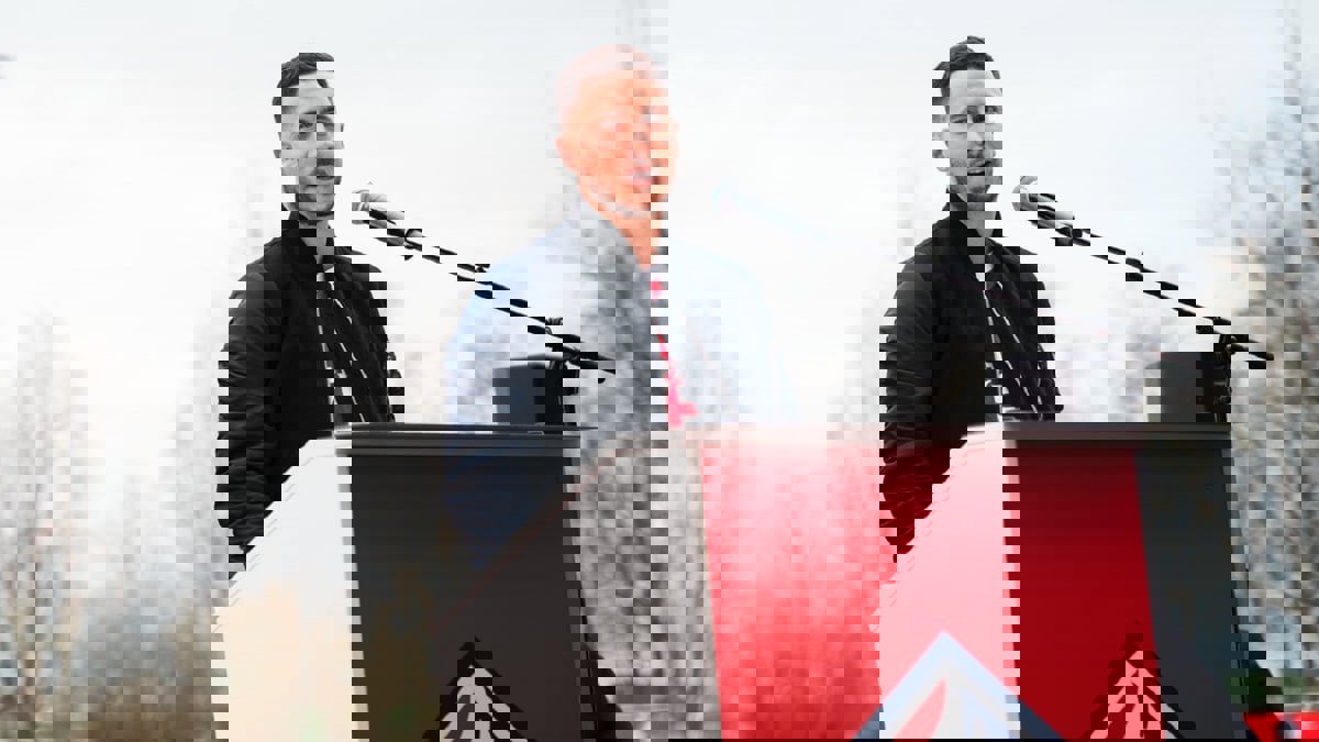 "وجبات برغر".. تكريم غريب لإيدين هازارد