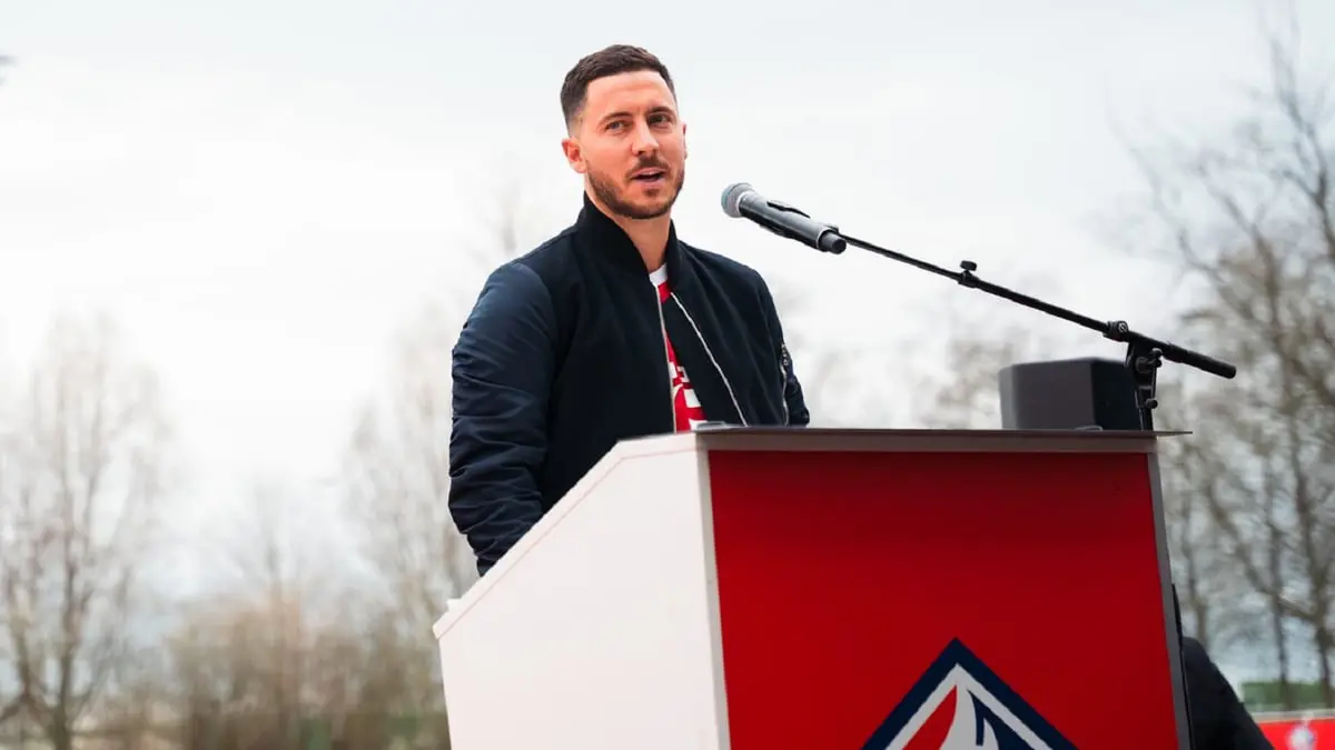 "وجبات برغر".. تكريم غريب لإيدين هازارد