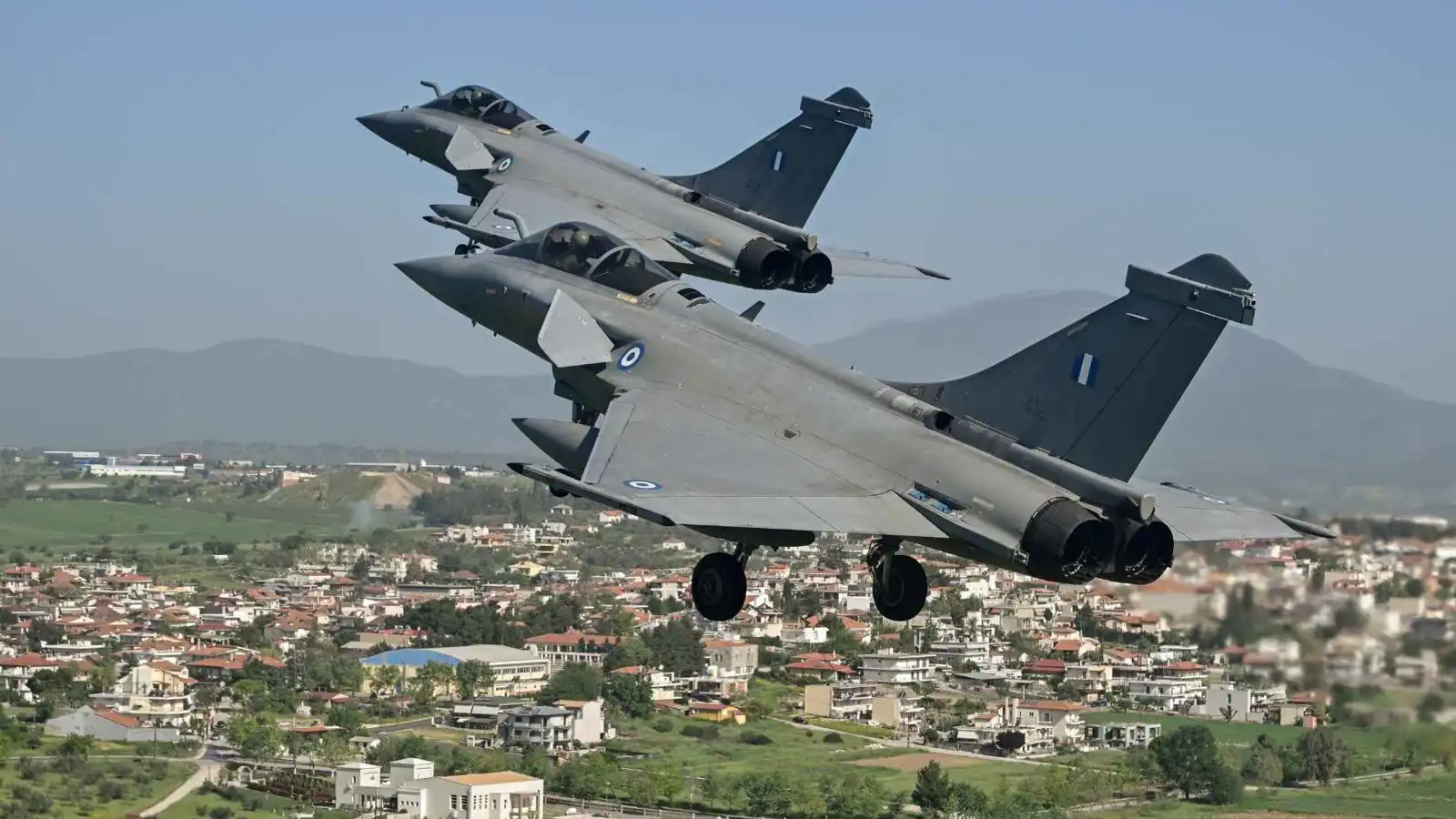 سباق التسلّح يشتعل في بحر إيجة.. أثينا ترد على أنقرة بـ"رافال"