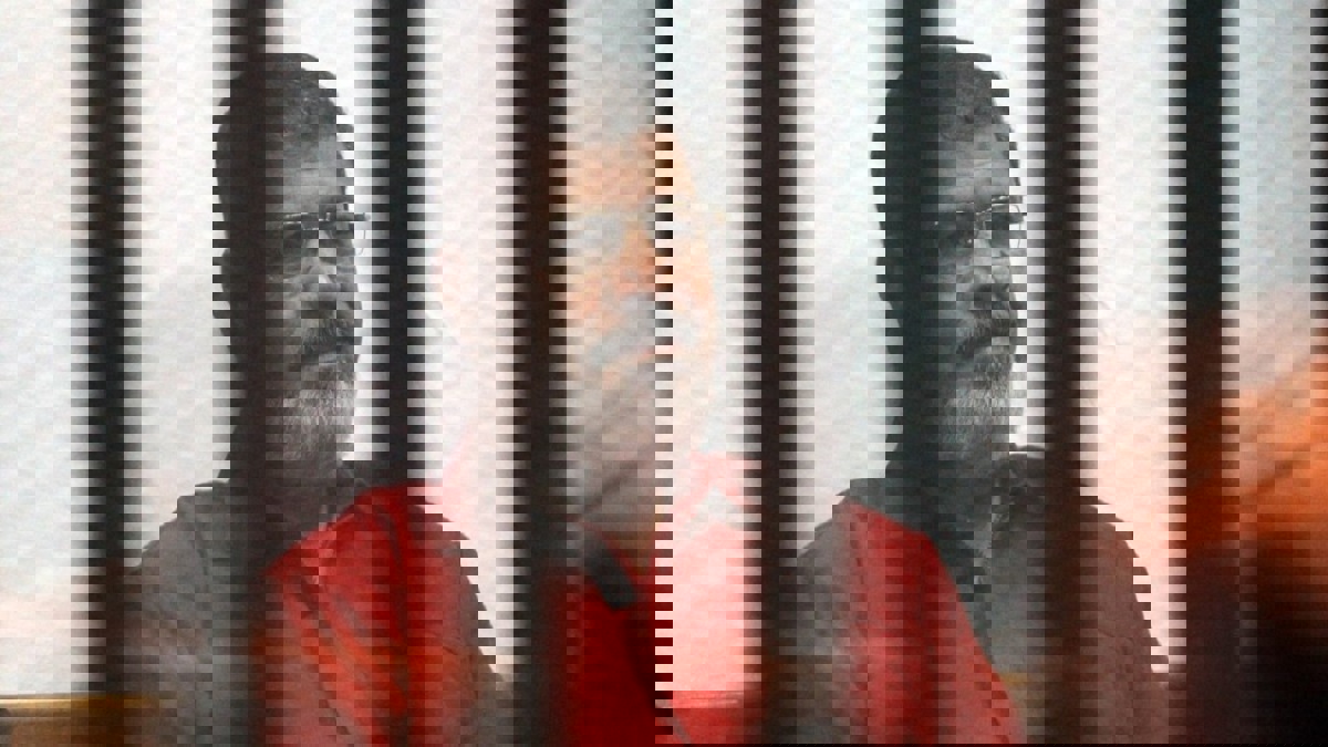 مصر.. استئناف محاكمة مرسي و 28 آخرين في قضية "اقتحام الحدود الشرقية"