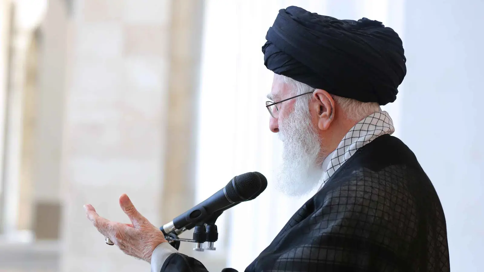 محللون: خطاب خامنئي تضمن "رسالة صادمة" لأذرع طهران