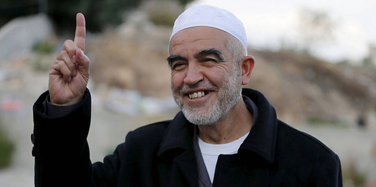 "إسرائيل تعتقل الشيخ رائد صلاح بتهمة التحريض على "الإرهاب