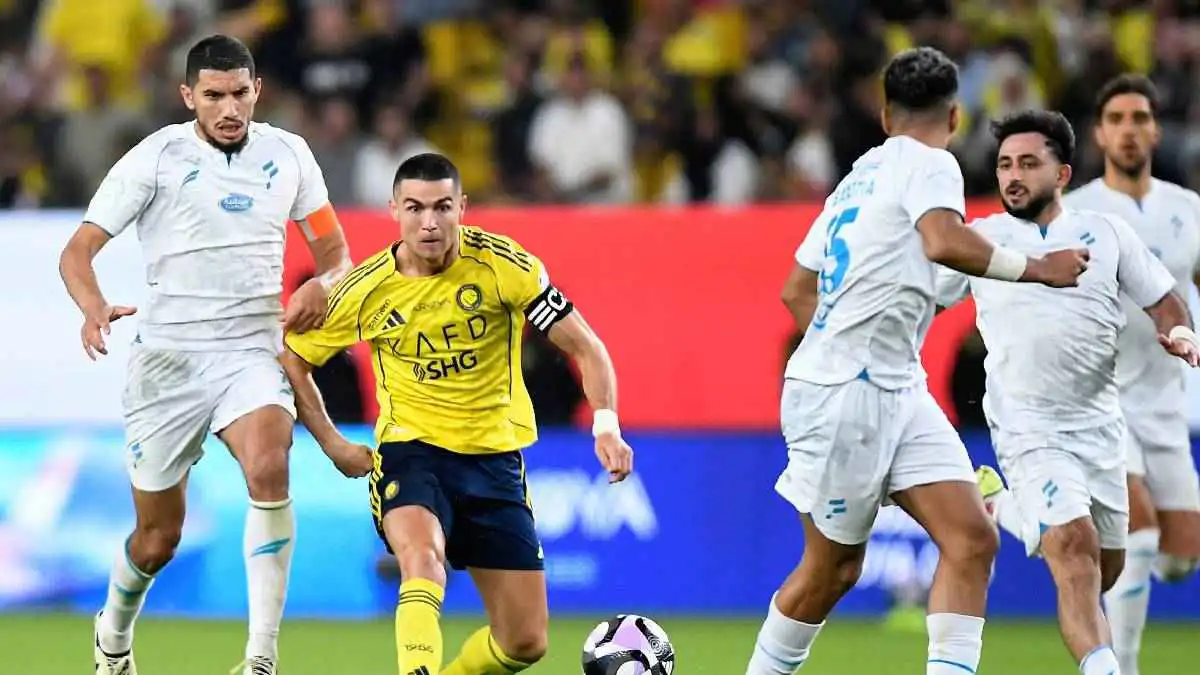 بعد 8 سنوات.. كريستيانو رونالدو يكرر هدفه الأيقوني في شباك برشلونة (فيديو)