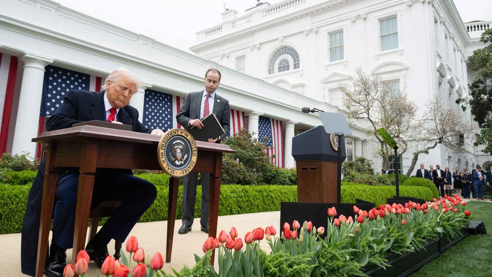 كيف يخطط ترامب لضرب الصادرات الروسية بعقوبات "صادمة ورهيبة"؟