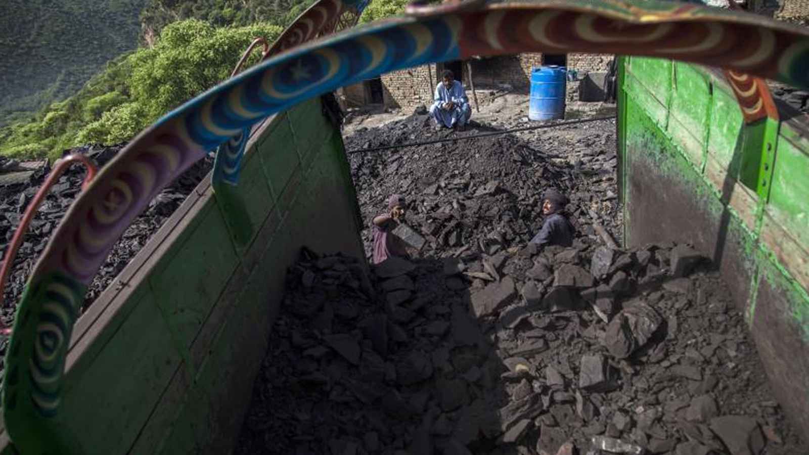 باكستان.. 6 قتلى في انفجار بمصنع للألعاب النارية (صور)