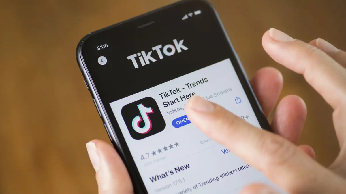 جدل بين سعوديين بعد إساءة مشهورة "تيك توك" للذات الإلهية