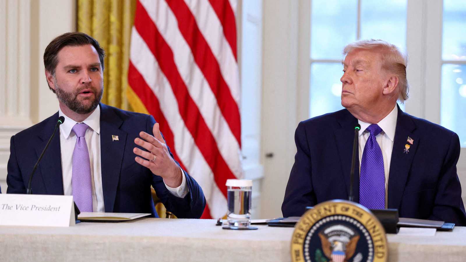 الديمقراطيون يفتحون النار.. أمريكا "منقسمة" بعد مقتل مواطنة برصاص عناصر الهجرة