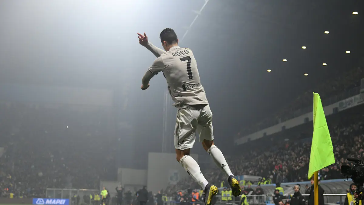 مباراة يوفنتوس وساسولو.. كريستيانو رونالدو يدعم باولو ديبالا (فيديو)