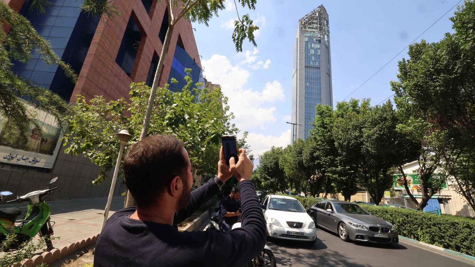 انفجار مسيرتين انتحاريتين قرب مبانٍ في طهران