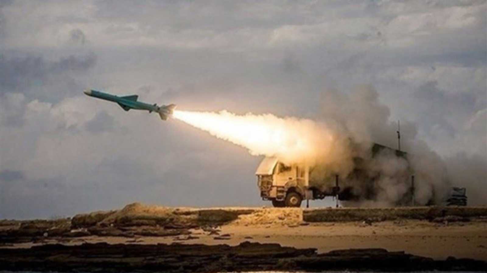 الجيش الإيراني يجري مناورات صاروخية واسعة الخميس