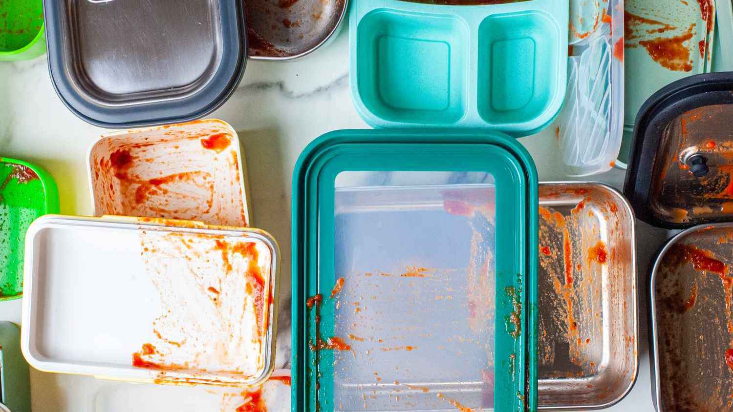 يضر القلب.. احذروا تناول الطعام بالعبوات البلاستيكية