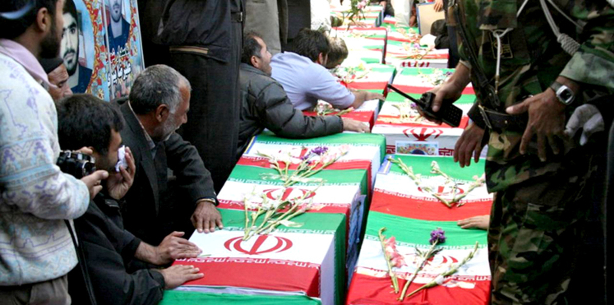 إيران تشيّع 8 عناصر من مليشياتها بعد مقتلهم في سوريا