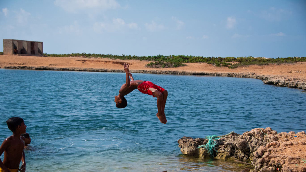 صحيفة بريطانية: لا وجود لقوات إماراتية في جزيرة سقطرى
