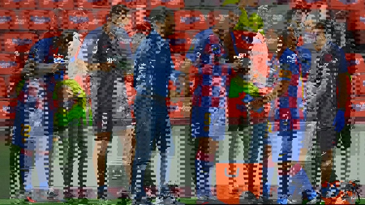 سيتين يعلق على تقارير رحيل ميسي.. وحديثه مع غريزمان بعد انتقادات عائلته