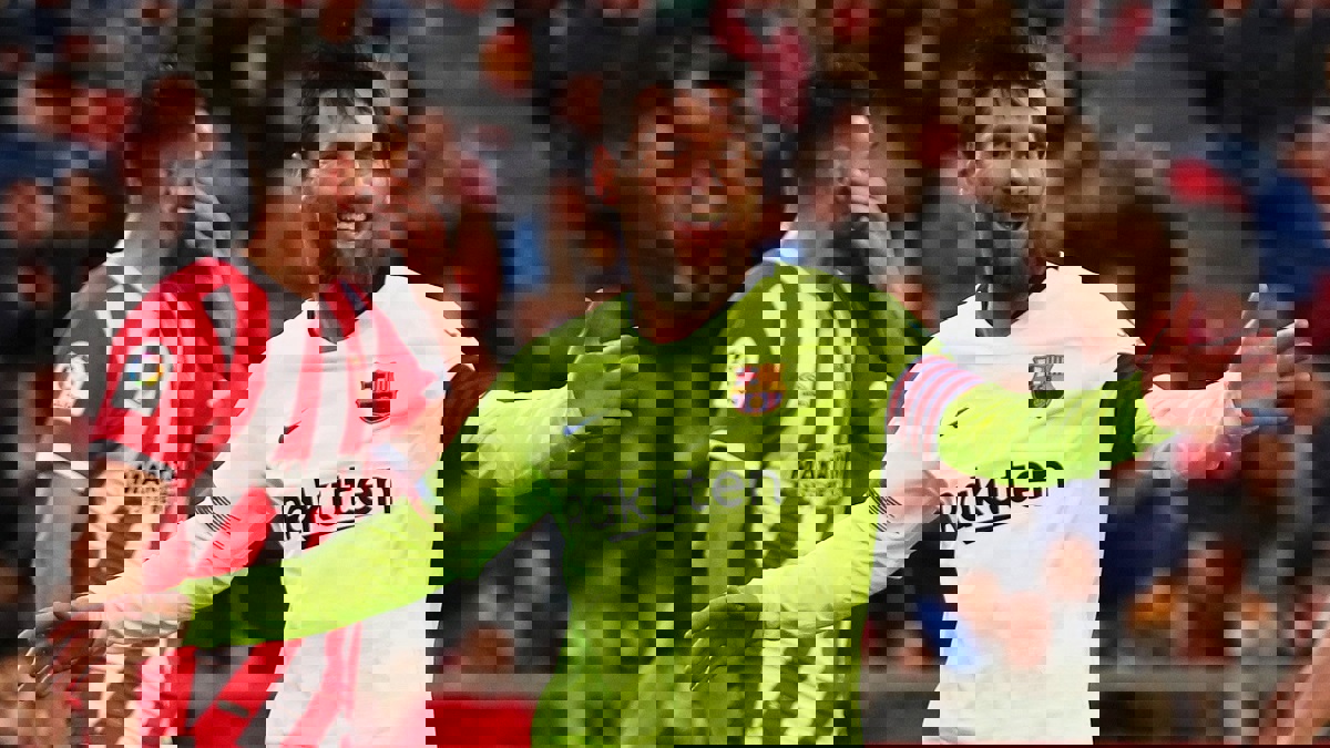 أليكس فيرجسون يشرح سبب أفضلية ليونيل ميسي على مارادونا