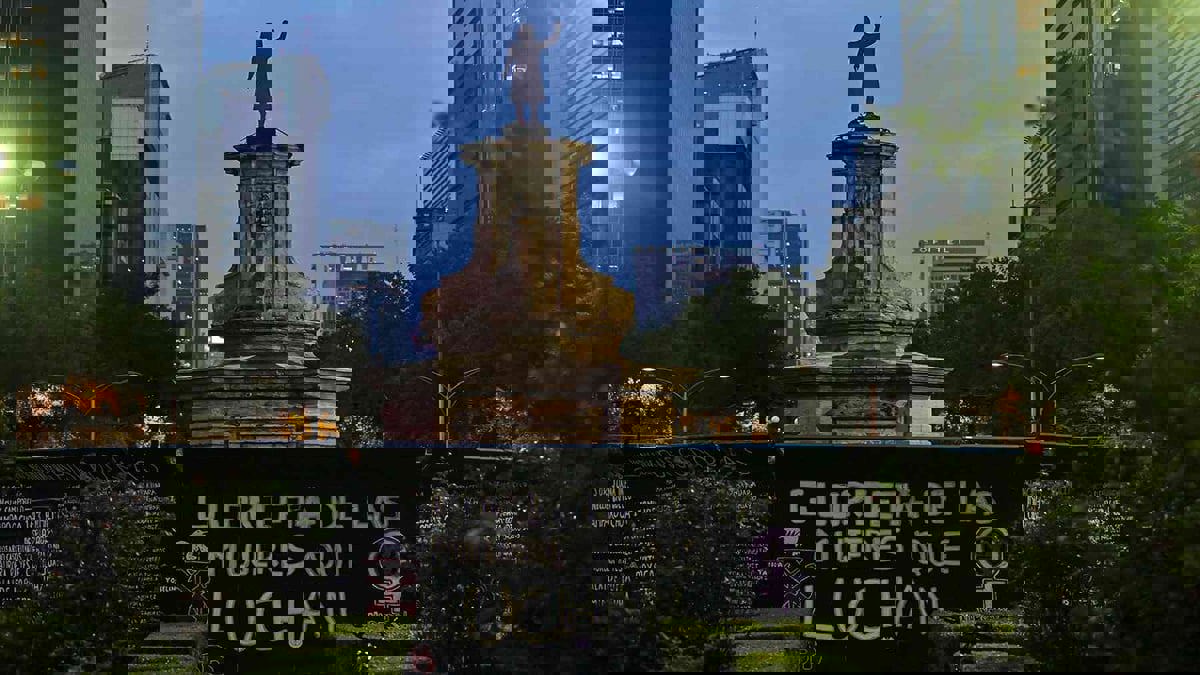 العاصمة المكسيكية تستبدل تمثال "كولومبوس"  بنصب لامرأة