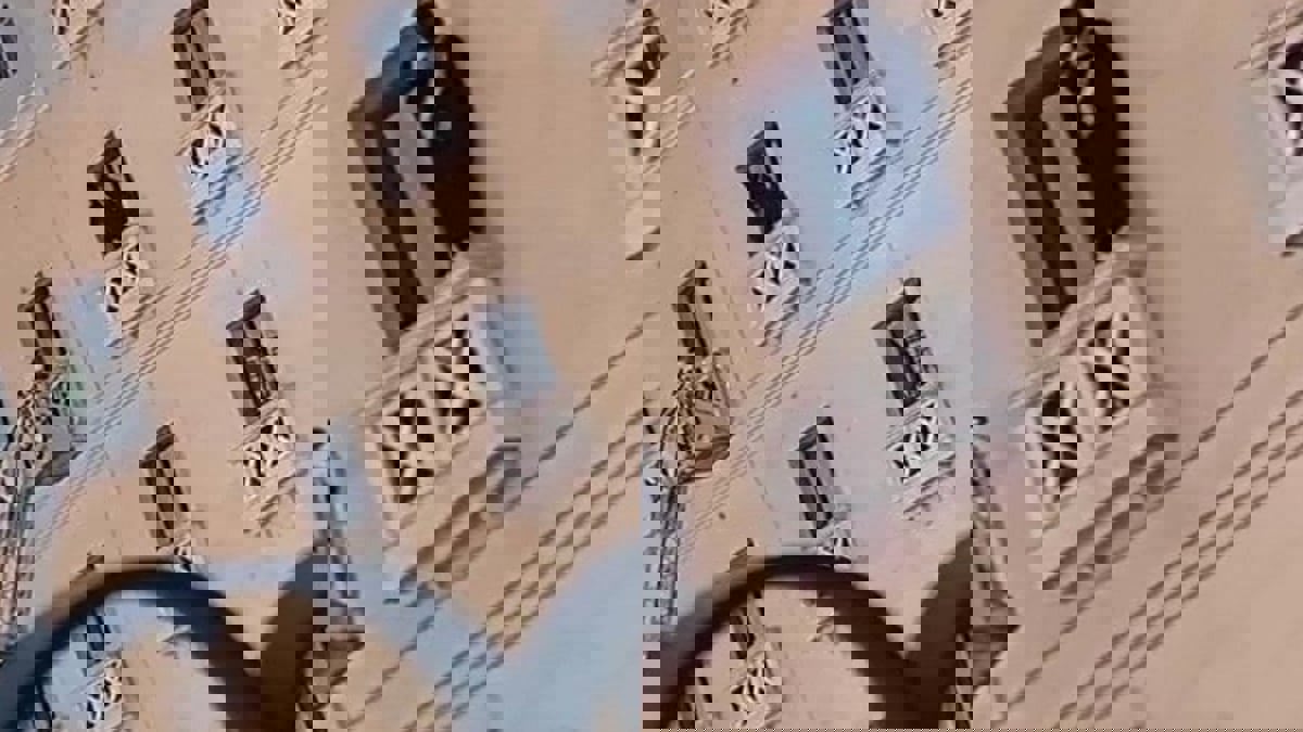 إنقاذ فتاة من محاولة انتحار عبر نافذة فندق في السعودية 