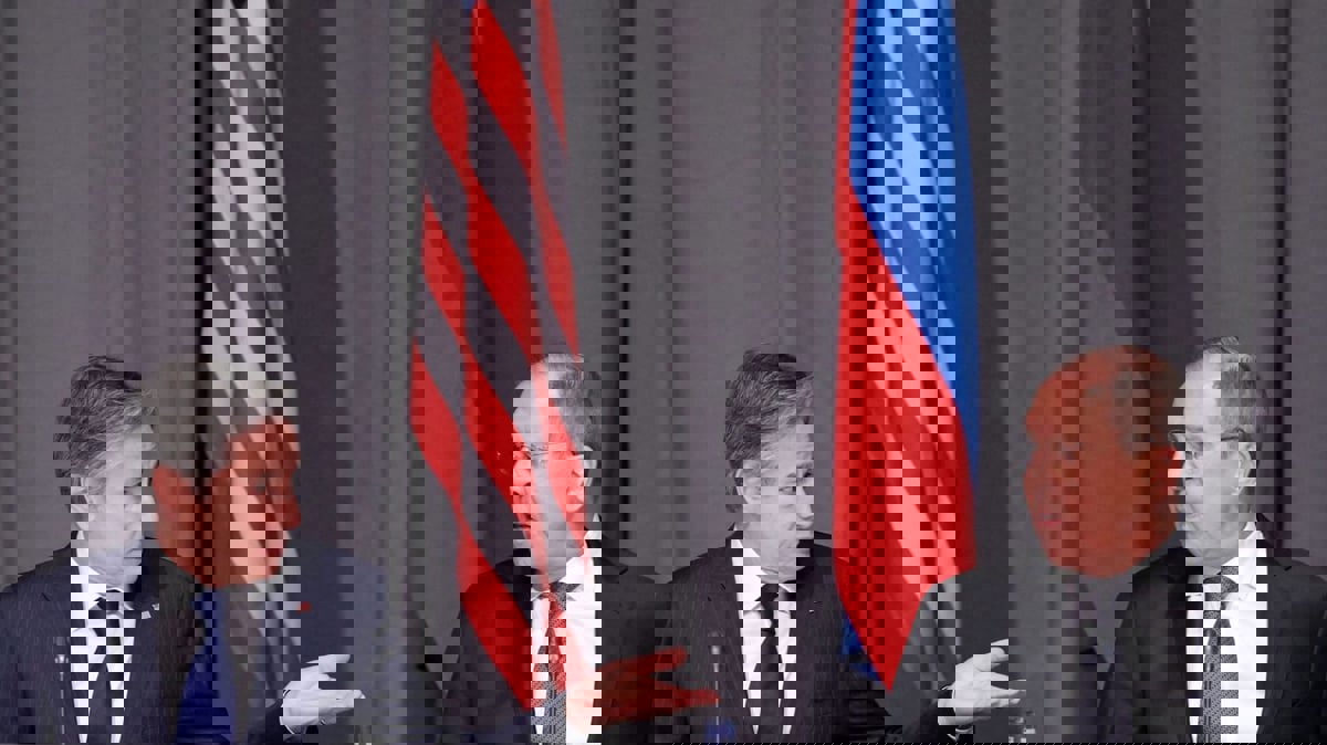 بسبب أوكرانيا.. تقرير يكشف عن مشادة كلامية بين بلينكن ولافروف في ستوكهولم