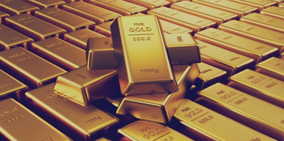 الذهب عند أعلى مستوى في شهر مع هبوط الأسهم والدولار