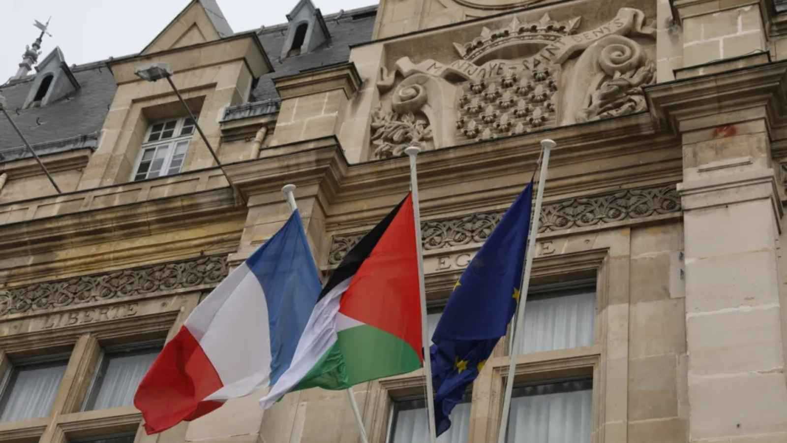 بعد إعلان ماكرون.. تعليمات للمباني الحكومية في فرنسا بإنزال العلم الفلسطيني