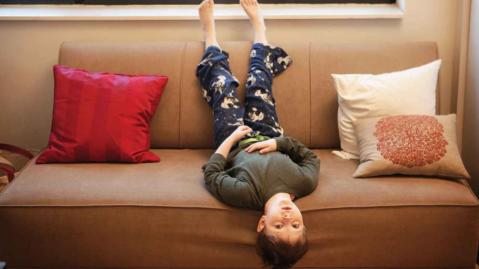 هل من الصحي أن يشعر طفلك بالملل خلال عطلة الصيف؟