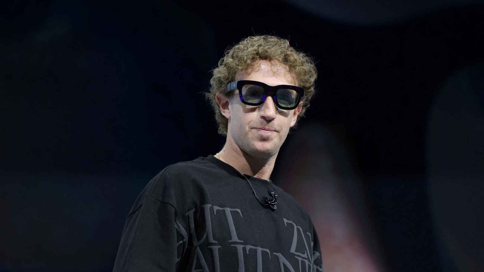 "ميتا" تكشف أحدث نموذج لنظارات "الواقع المعزز"