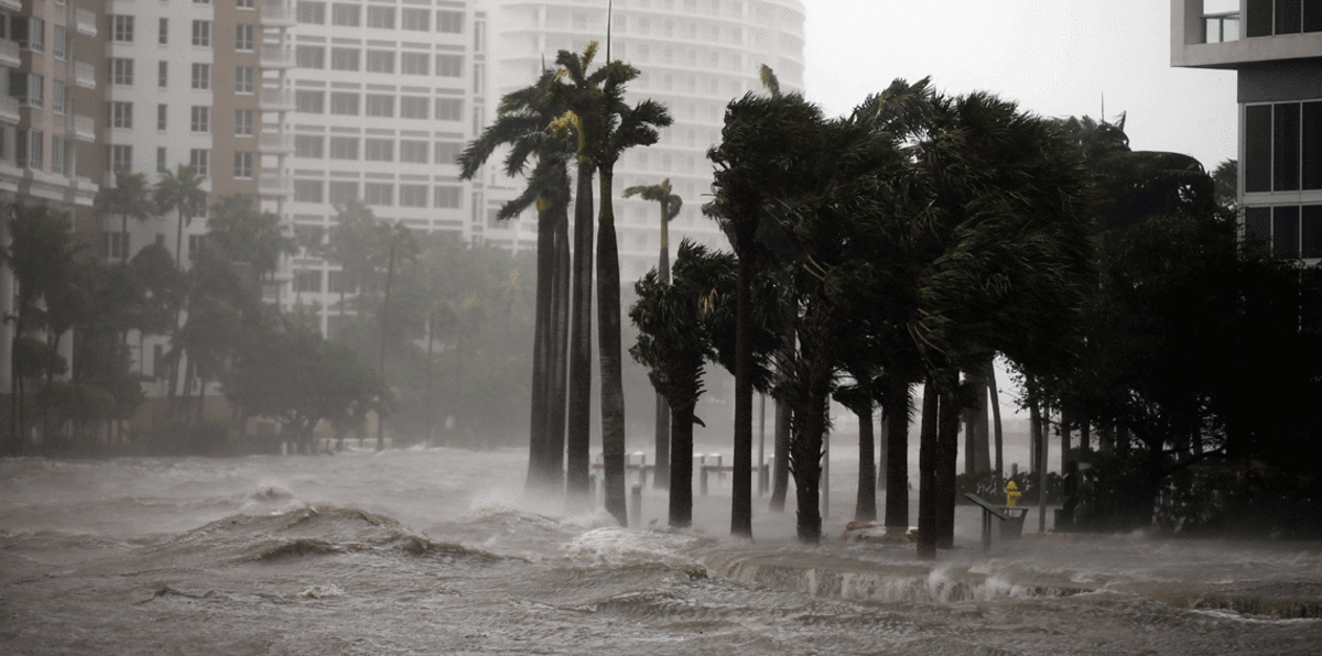مركز: الإعصار إرما يتحول إلى عاصفة مدارية