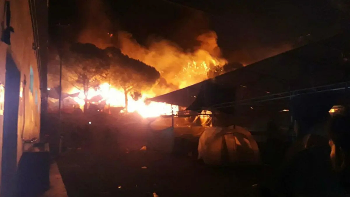 احتراق مخيم للاجئين في جزيرة ليسبوس اليونانية