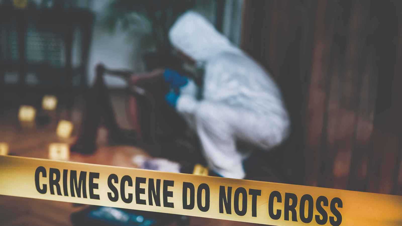 أم تقتل طفليها وتخفيهما داخل حقيبتين بمنطقة مهجورة