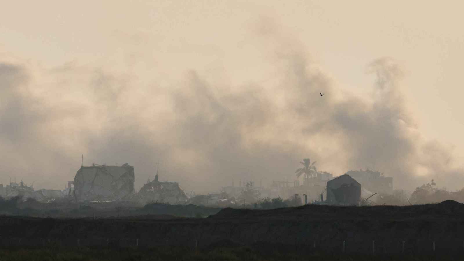 قصف إسرائيلي على خيام للنازحين في خان يونس يقتل 7 أشخاص (فيديو)