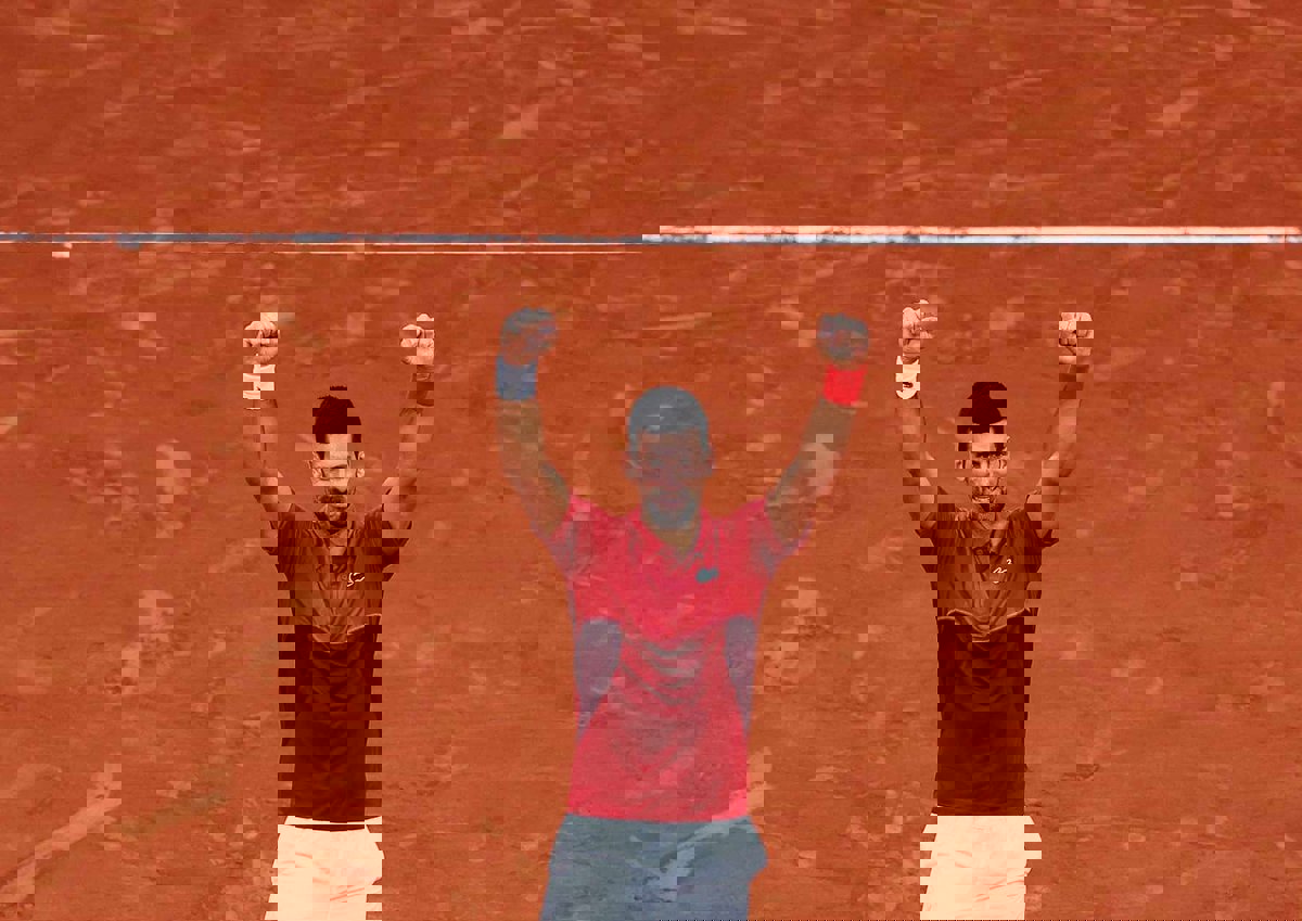 الإصابة تهدد ديوكوفيتش بالانسحاب من بطولة رولان غاروس للتنس 