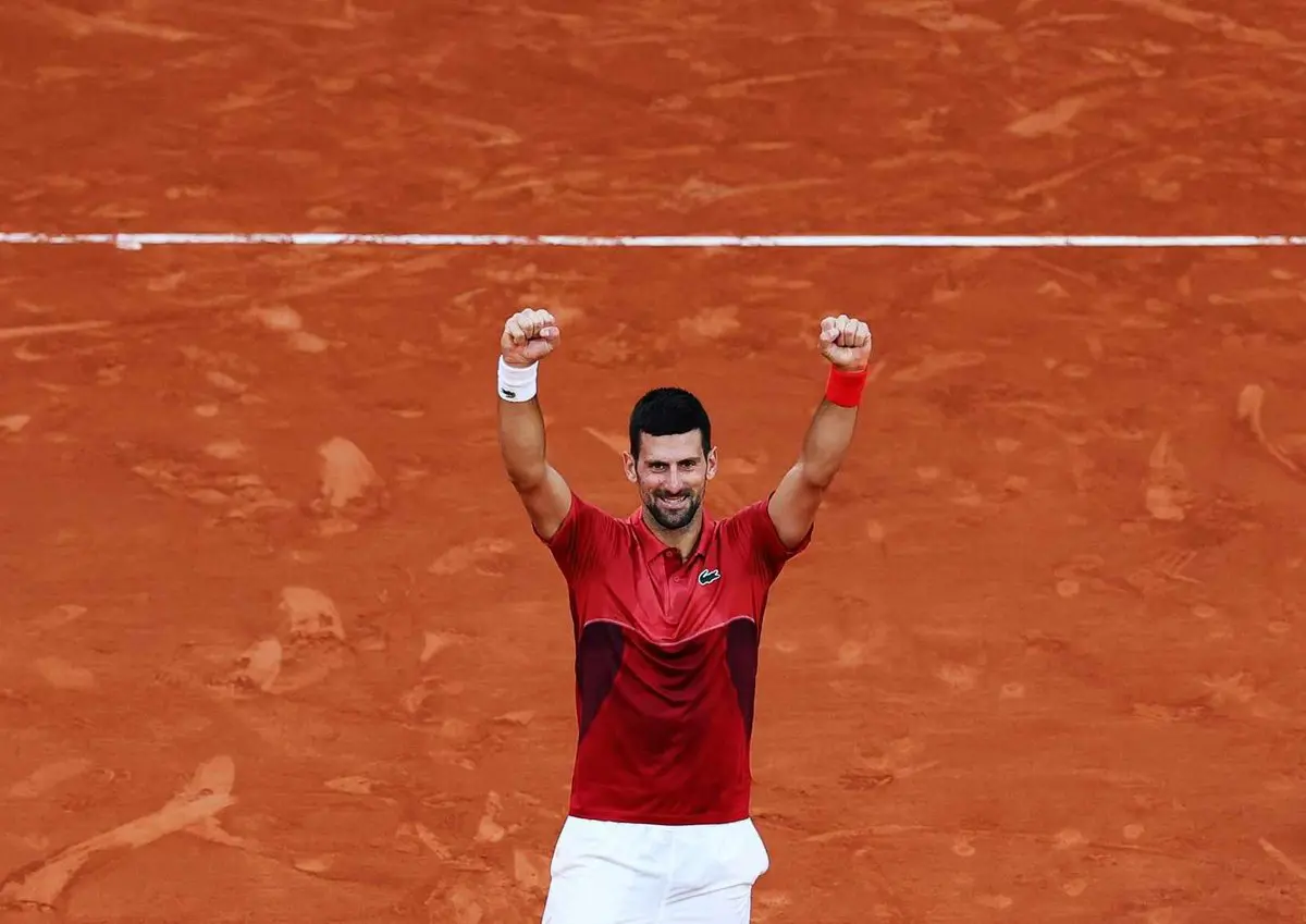 الإصابة تهدد ديوكوفيتش بالانسحاب من بطولة رولان غاروس للتنس 