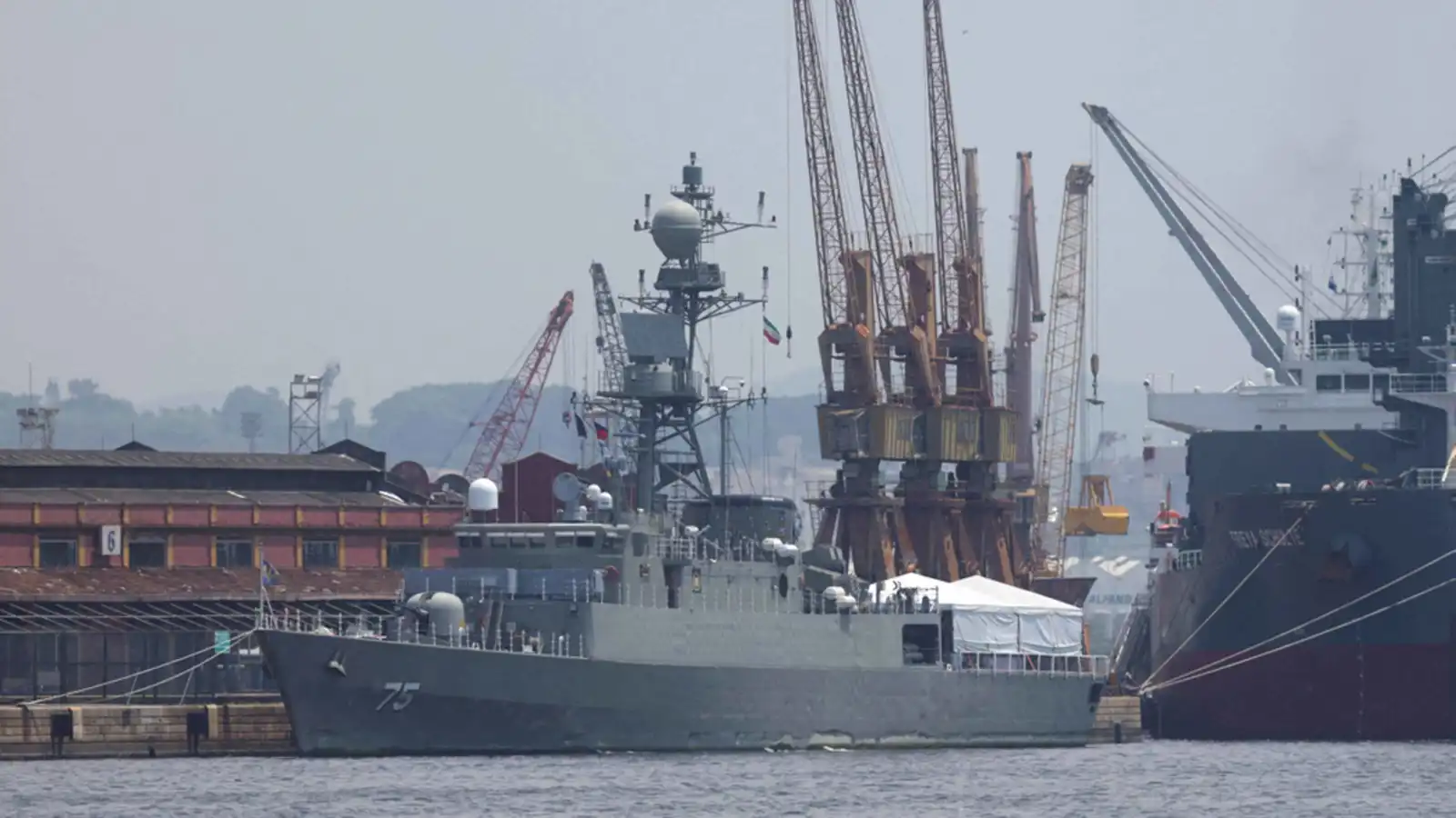 أمريكا تعلن إغراق سفينة حربية إيرانية قبالة سواحل سريلانكا