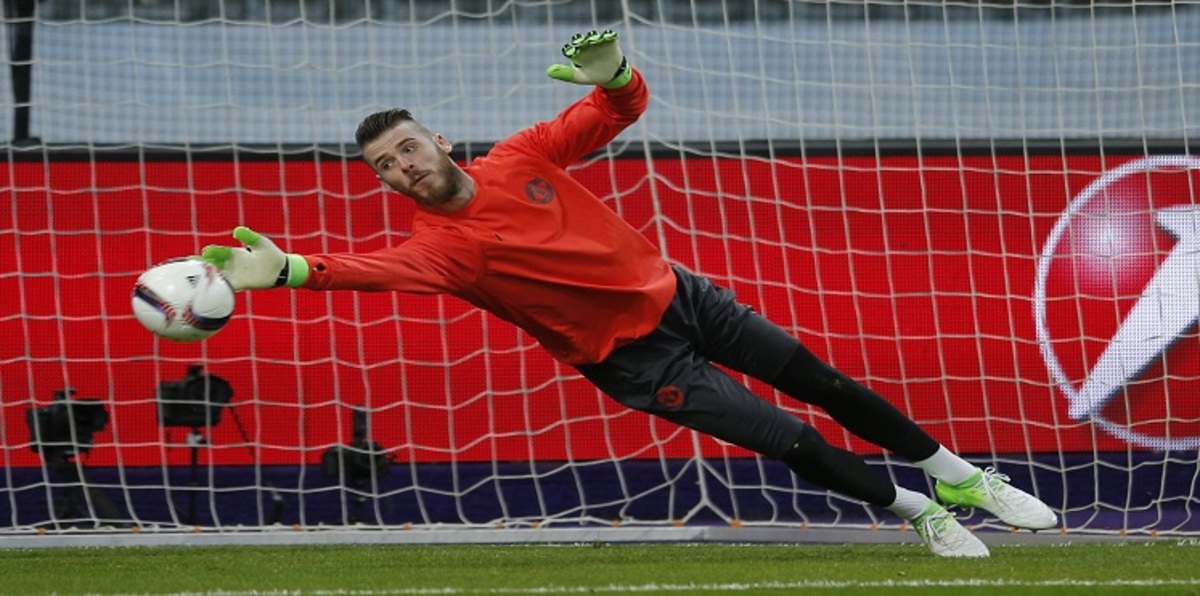 مورينيو يطلب المستحيل من ريال مدريد مقابل دي خيا