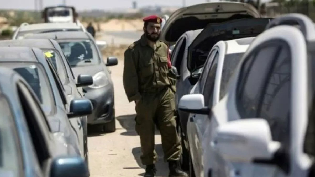 أمن حركة حماس يجبر عائدين لقطاع غزة المبيت في حافلة ركاب (فيديو)