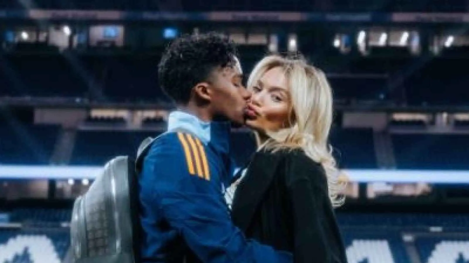 في قلب البرنابيو.. إندريك يحتفل مع زوجته بإنقاذ ريال مدريد (فيديو وصور)